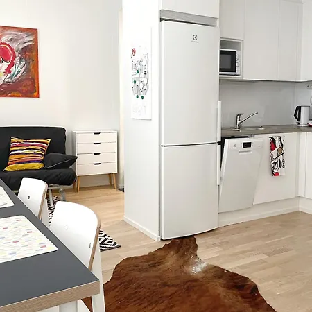 Kattohuoneisto Sinulle, Hallipaikka Autolle 公寓