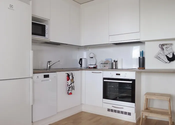 Kattohuoneisto Sinulle, Hallipaikka Autolle *